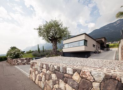 La Villa Pernstich si trova in una posizione tranquilla a Caldaro, Villa di Mezzo