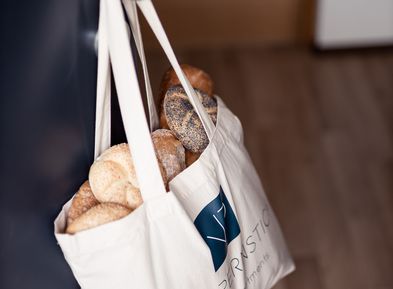 Fresh bread | Bread roll service in the Villa Pernstich